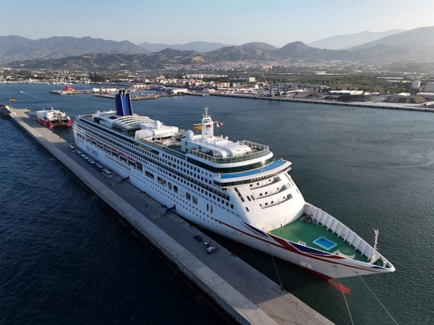 Foto aérea del crucero Aurora (AUTORIDAD PORTUARIA)
