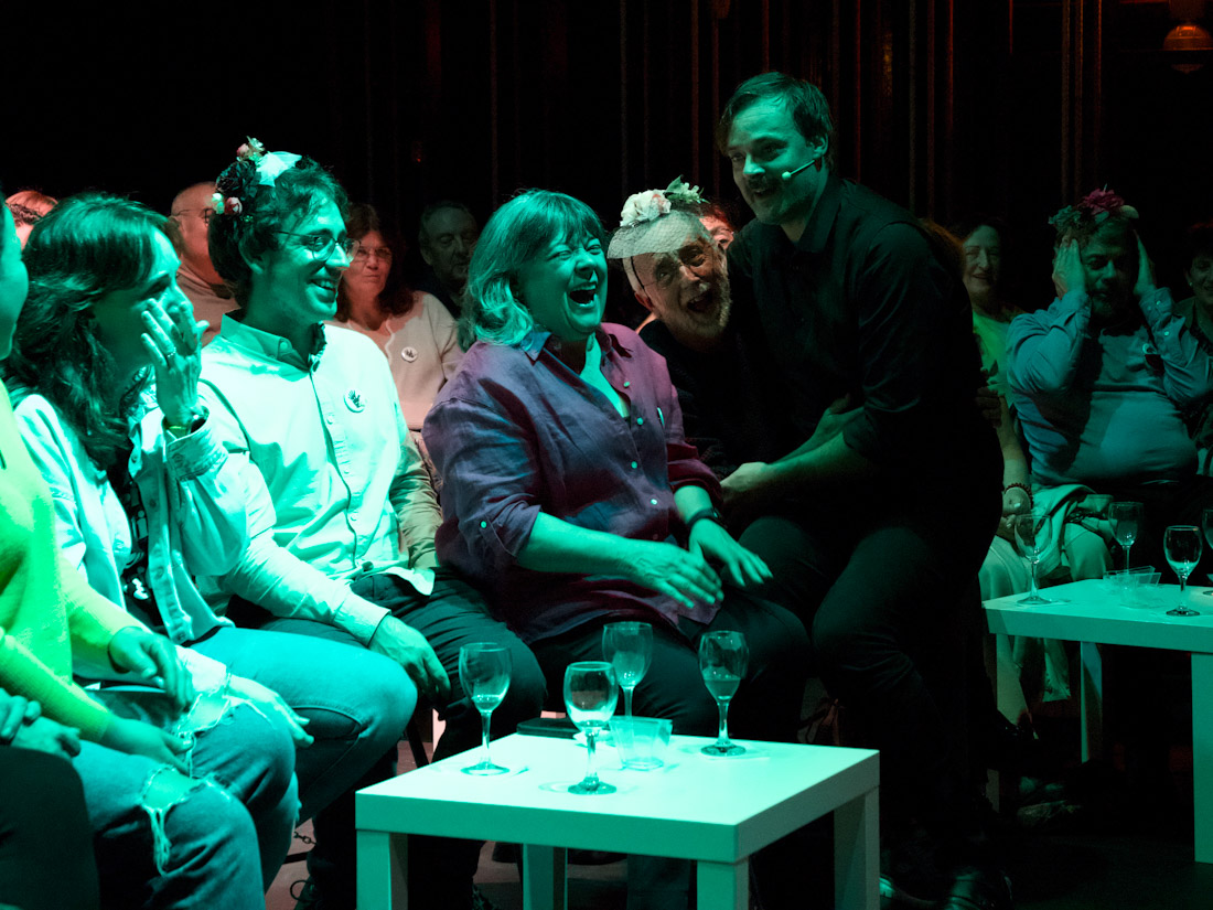 Un momento de la representación de la compañía La Líquida anoche en Santa Fe (TEATRO HUMOR) Un momento de la representación de la compañía La Líquida anoche en Santa Fe (TEATRO HUMOR)