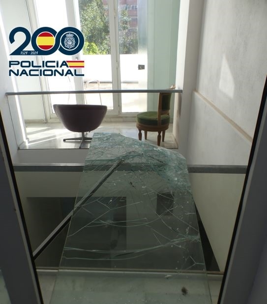 Ventana Fracturada (POLICIA NACIONAL)