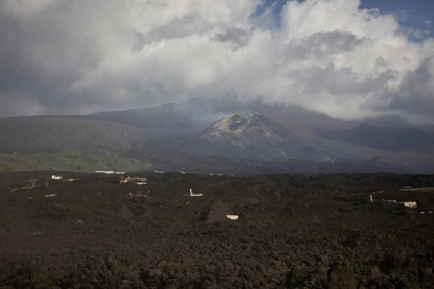Imagen de archivo de la vista del Cumbre Vieja tras la erupción volcánica de La Palma, la cual se inició el 19 de septiembre de 2021 (JESÚS HELLÍN - EUROPA PRESS) Imagen de archivo de la vista del Cumbre Vieja tras la erupción volcánica de La Palma, la cual se inició el 19 de septiembre de 2021 (JESÚS HELLÍN - EUROPA PRESS)