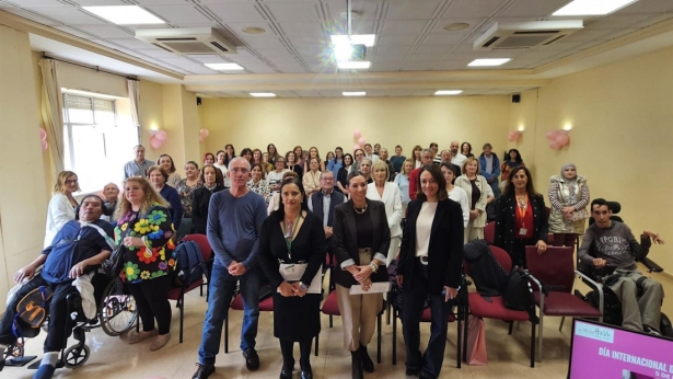 Acto en el Virgen de las Nieves con profesionales sanitarios y personas que cuidan (HOSPITAL VIRGEN DE LAS NIEVES) Acto en el Virgen de las Nieves con profesionales sanitarios y personas que cuidan (HOSPITAL VIRGEN DE LAS NIEVES)