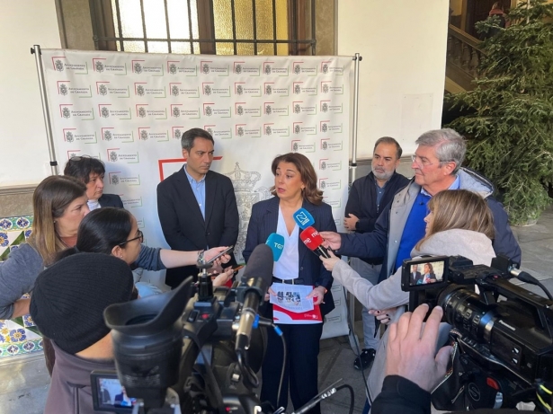 La portavoz del grupo socialista en el Ayuntamiento de Granada, Raquel Ruz, atiende a los medios (PSOE) La portavoz del grupo socialista en el Ayuntamiento de Granada, Raquel Ruz, atiende a los medios (PSOE)