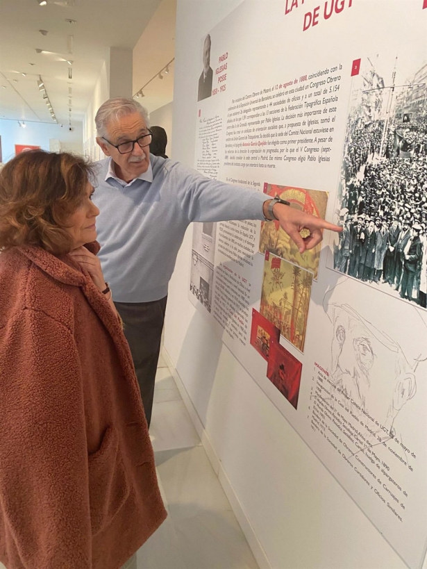 El presidente de la Sociedad Fabiana Española, Antonio María Claret García, con la presidenta del Consejo de Estado, Carmen Calvo, en la exposición sobre Pablo Iglesias (SOCIEDAD FABIANA ESPAÑOLA) El presidente de la Sociedad Fabiana Española, Antonio María Claret García, con la presidenta del Consejo de Estado, Carmen Calvo, en la exposición sobre Pablo Iglesias (SOCIEDAD FABIANA ESPAÑOLA)