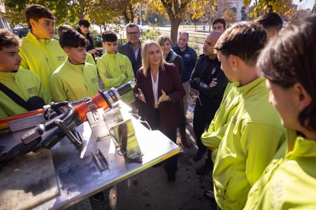 Visita de la alcaldesa de Granada, Marifrán Carazo, con alumnos de la EFA El Soto (AYUNTAMIENTO) Visita de la alcaldesa de Granada, Marifrán Carazo, con alumnos de la EFA El Soto (AYUNTAMIENTO)