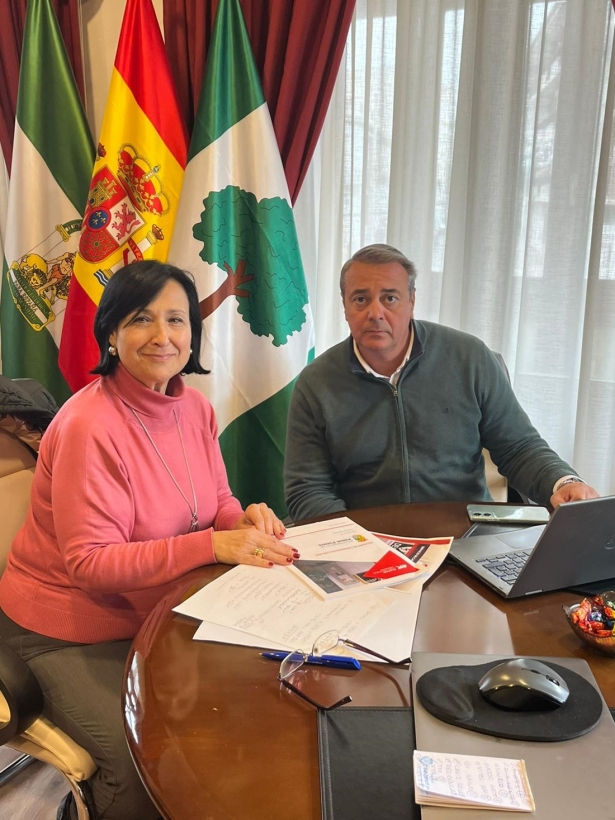 Presentación de los desfibriladores (AYTO. PINOS PUENTE) Presentación de los desfibriladores (AYTO. PINOS PUENTE)