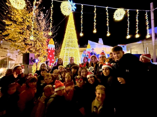 Encendido del alumbrado navideño en Polícar (DIPGRA) Encendido del alumbrado navideño en Polícar (DIPGRA)