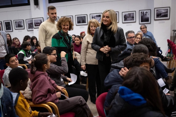 Día de la Lectura en Andalucía con la participación de la alcaldesa de Granada, Marifrán Carazo, en la Biblioteca de la Chana de la capital granadina (AYUNTAMIENTO) Día de la Lectura en Andalucía con la participación de la alcaldesa de Granada, Marifrán Carazo, en la Biblioteca de la Chana de la capital granadina (AYUNTAMIENTO)