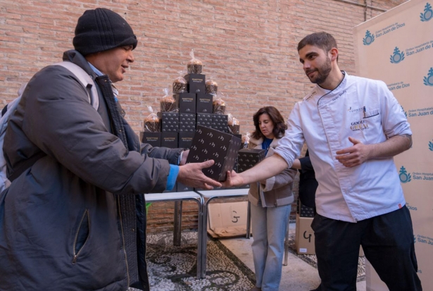 Entrega de los panetones (CAMILA COMUNICACIÓN)