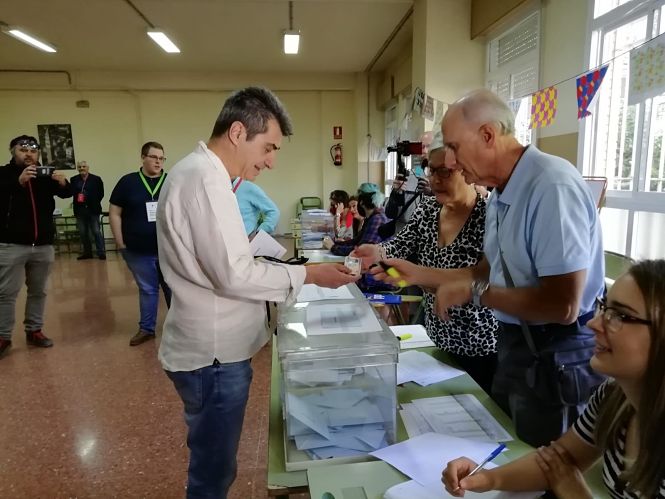 Antonio Cambio, votando durante las pasadas municipales (PODEMOS-IU-ADELANTE)