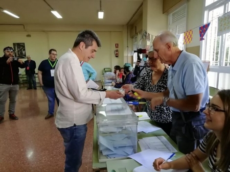 Antonio Cambio, votando durante las pasadas municipales (PODEMOS-IU-ADELANTE)