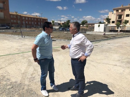 El diputado provincial de Obras Públicas y Viviendas, José María Villegas, ha visitado Santa Fe junto al responsable de Urbanismo del municipio, Miguel Canalejo (DIPGRA)
