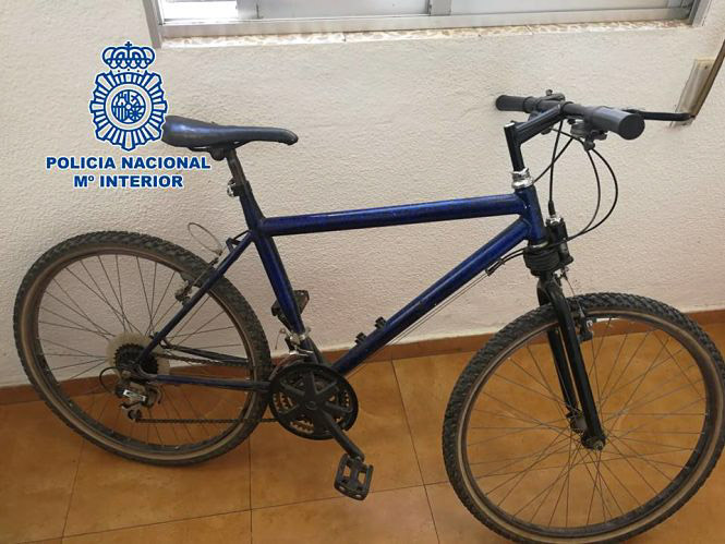 Bicicleta sobre la que actuaba el presunto ladrón (POLICÍA NACIONAL)