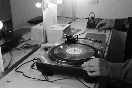 El Centro Guerrero acoge una expocisión sobre vinilos (J. GROSSO / DIPGRA)