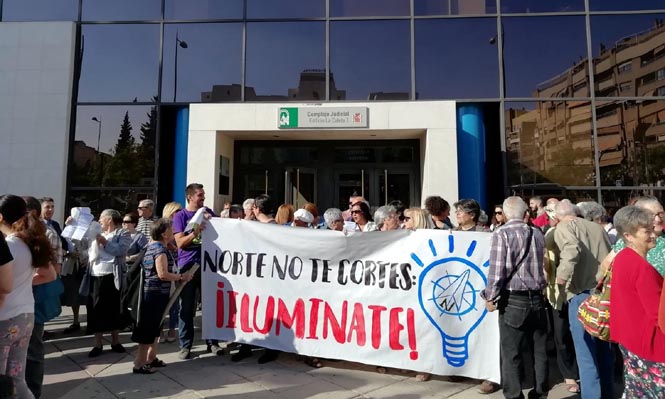Los vecinos de la zona norte de la capital edificio judicial de La Caleta (EUROPA PRESS)