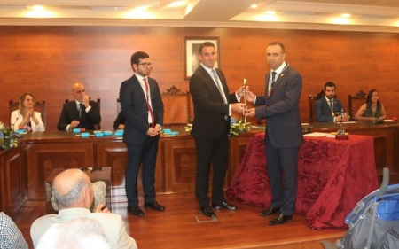 Francisco Rodríguez (PP) recibe el bastón de mando (AYTO. ALHENDÍN) Francisco Rodríguez (PP) recibe el bastón de mando (AYTO. ALHENDÍN)