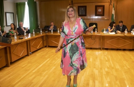 Loli Cañavate con el bastón de mando (AYTO. ARMILLA) Loli Cañavate con el bastón de mando (AYTO. ARMILLA)