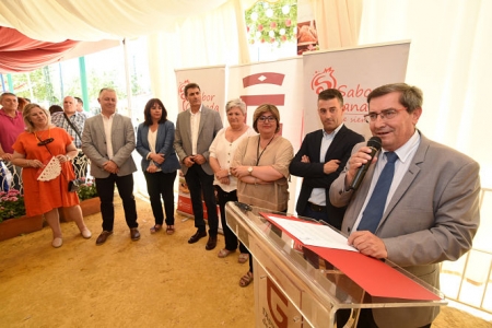 José Entrena ha entregado la acreditación `Sabor Granada` a 24 nuevas empresas (J. GROSSO / DIPGRA)