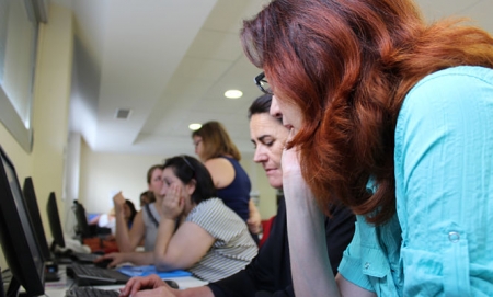 Mujeres de Ogijares en el centro Guadalinfo (GUADALINFO) Mujeres de Ogijares en el centro Guadalinfo (GUADALINFO)