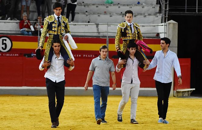 Los triunfadores salen a hombros (LANCES DE FUTURO) 