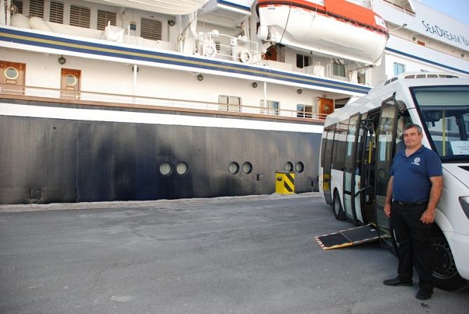 El crucero Seadream ya está en el Puerto de Motril (AUTORIDAD PORTUARIA)