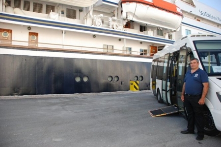 El crucero Seadream ya está en el Puerto de Motril (AUTORIDAD PORTUARIA)