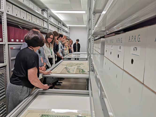 Rocío Díaz ha visitado el Archivo-Biblioteca del conjunto monumental (PATRONATO DE LA ALHAMBRA)