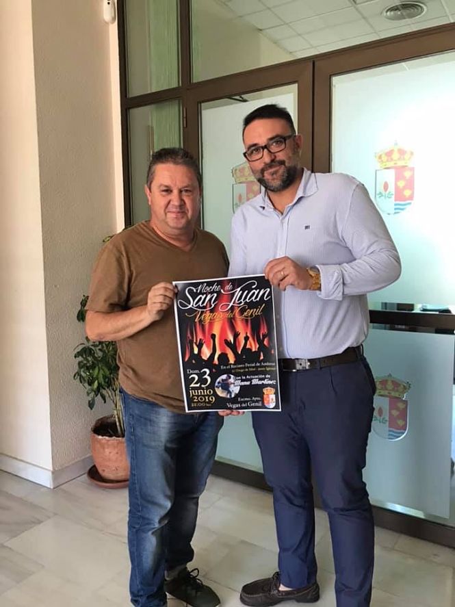 El concejal de Fiestas y el alcalde de Vegas del Genil, durante la presentación de las actividades de la Noche de San Juan (AYTO. VEGAS DEL GENIL) 