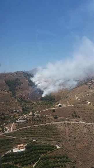 Incendio forestal en Almuñécar (INFOCA)