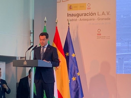 Intervención de Juanma Moreno en el acto inaugural del AVE en la Estación de Andaluces de Granada (JOSÉ VELASCO)