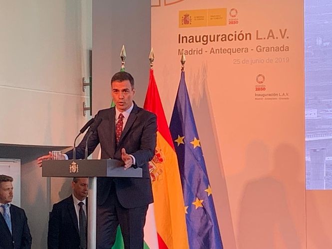 Intervención de Pedro Sánchez tras la llegada del AVE (JOSÉ VELASCO)
