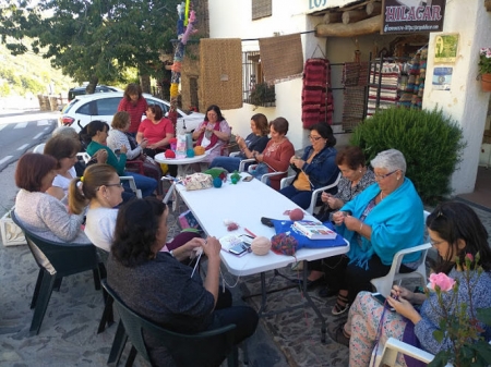 Bubión celebrará el Día Mundial de Tejer en público (MDAD. ALPUJARRA) Bubión celebrará el Día Mundial de Tejer en público (MDAD. ALPUJARRA)