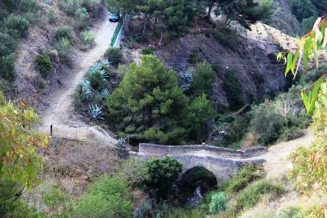 Puente romano del Cotobro ya limpio (AYTO. ALMUÑÉCAR)