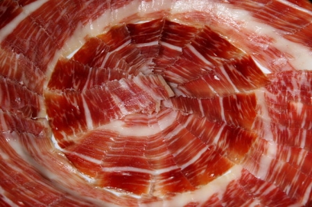 Los investigadores de la UGR han propuesto una nueva metodología para validar los paneles de cata del jamón serrano (WIKIPEDIA)
