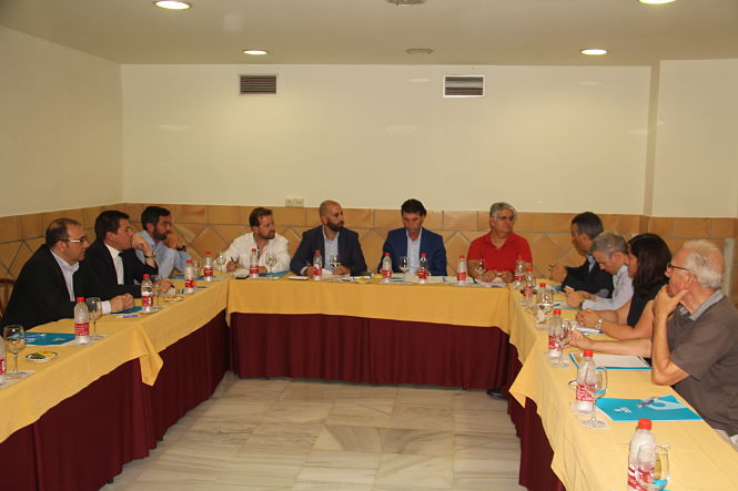 Reunión del Concejal de Turismo de Almuñécar con el sector hotelero (AYTO. ALMUÑÉCAR) 
