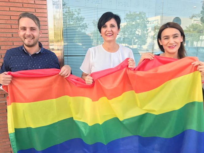 Miembros del PSOE apoyan el Día del orgullo LGTBI (PSOE)