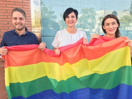 Miembros del PSOE apoyan el Día del orgullo LGTBI (PSOE)