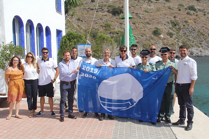 Bandera azul del Puerto deportivo Marina del Este (AYTO. ALMUÑÉCAR)