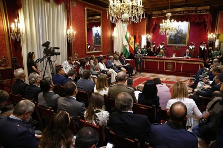 Eleccion del nuevo alcalde de Granada, Luis Salvador, del partido Ciudadanos (ÁLEX CÁMARA - EUROPA PRESS)