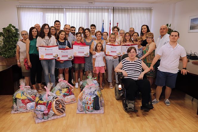 Estudiantes de Huétor Tájar que han sacado buenas notas (AYTO. HUÉTOR TÁJAR) 