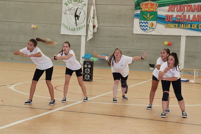 Las ganadoras durante su actuacuón (AYTO. CÚLLAR VEGA)
