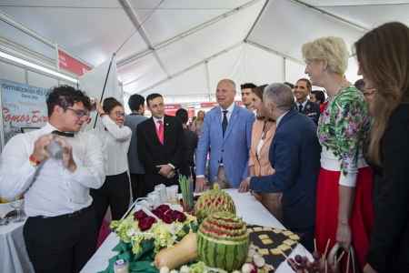 El Consejero de Educación y Deporte, Javier Imbroda ha inaugurado la I Feria de FP Dual (JUNTA DE ANDALUCIA) El Consejero de Educación y Deporte, Javier Imbroda ha inaugurado la I Feria de FP Dual (JUNTA DE ANDALUCIA)