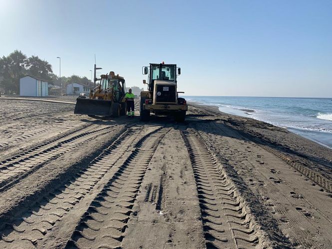Adecuación de Playa Granada tras el temporal (AYUNTAMIENTO DE GRANADA) 