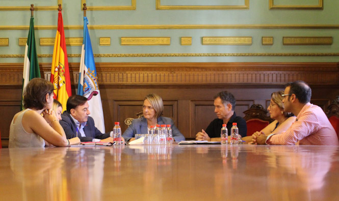 Reunión de Luisa García Chamorro con miembros de la Cámara de Comercio (AYTO. MOTRIL) 