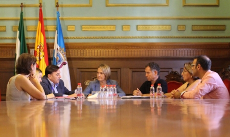 Reunión de Luisa García Chamorro con miembros de la Cámara de Comercio (AYTO. MOTRIL) 