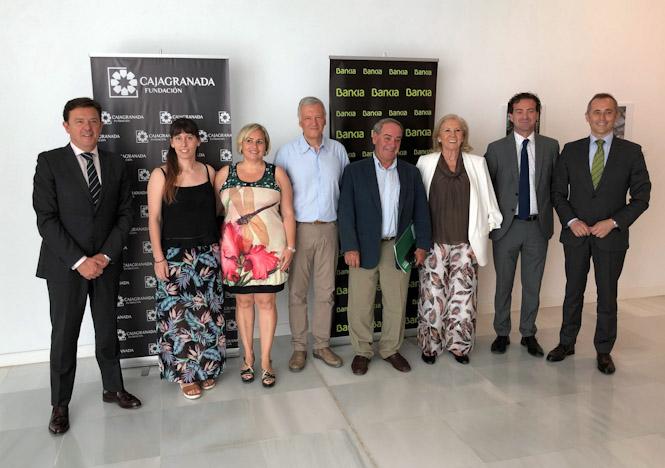 Foto de Familia tras la firma del convenio (CAJAGRANADA FUNDACIÓN) 