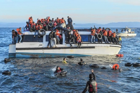 Inmigrantes llegando a la isla griega de Lesbos (WIKICOMMONS)