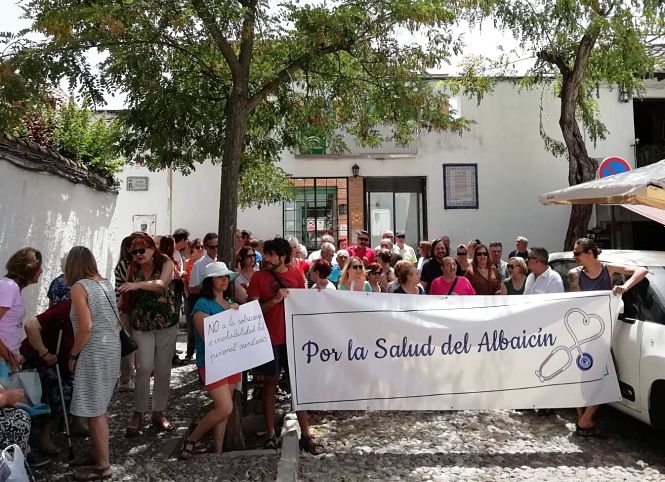 Concentración en el Centro de Salud del Albaicín (CCOO) 