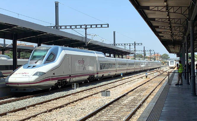 Los trabajadores de Renfe irán a la huelga (JOSÉ VELASCO)
