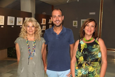 El Concejal de cultura de Almuñécar junto a las pintoras (AYTO. ALMUÑÉCAR) 