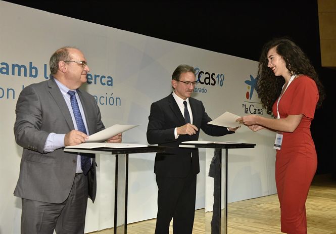 Ángela Rivera recoge su beca (FUNDACIÓN LA CAIXA)